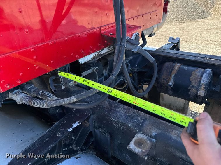 image for item EM3747 2002 Freightliner FLD112SD semi truck