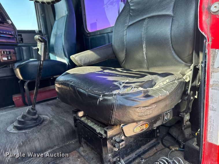 image for item EM3747 2002 Freightliner FLD112SD semi truck