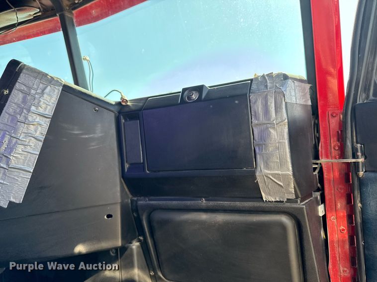 image for item EM3747 2002 Freightliner FLD112SD semi truck