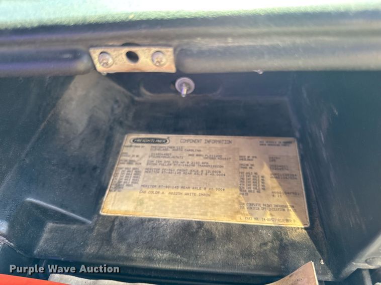 image for item EM3747 2002 Freightliner FLD112SD semi truck