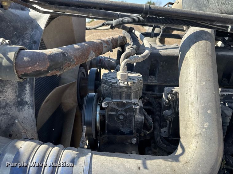 image for item EM3747 2002 Freightliner FLD112SD semi truck