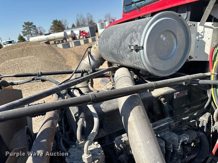 image for item EM3747 2002 Freightliner FLD112SD semi truck