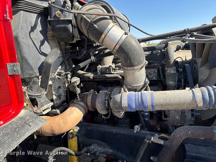 image for item EM3747 2002 Freightliner FLD112SD semi truck