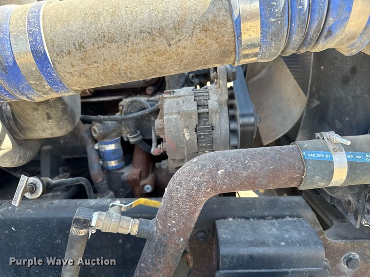 image for item EM3747 2002 Freightliner FLD112SD semi truck