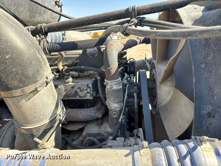 image for item EM3747 2002 Freightliner FLD112SD semi truck