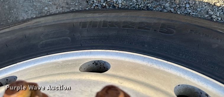 image for item EM3747 2002 Freightliner FLD112SD semi truck