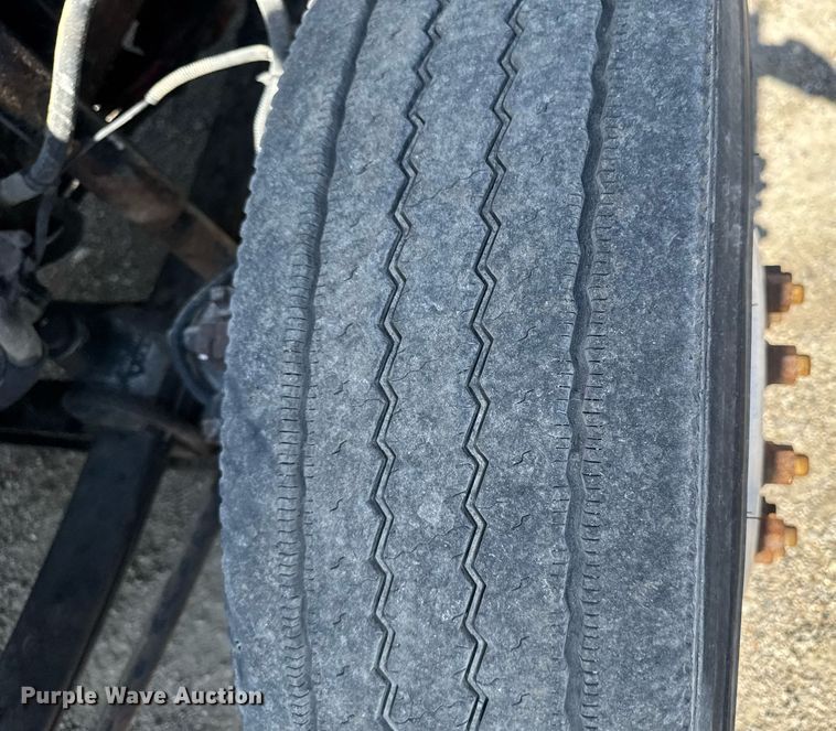 image for item EM3747 2002 Freightliner FLD112SD semi truck