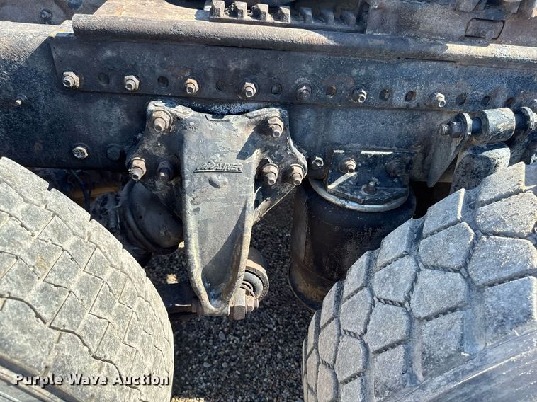 image for item EM3747 2002 Freightliner FLD112SD semi truck