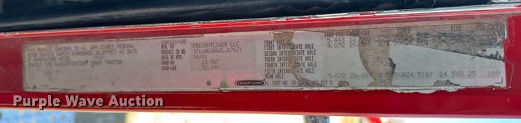 image for item EM3747 2002 Freightliner FLD112SD semi truck