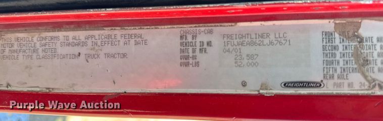 image for item EM3747 2002 Freightliner FLD112SD semi truck