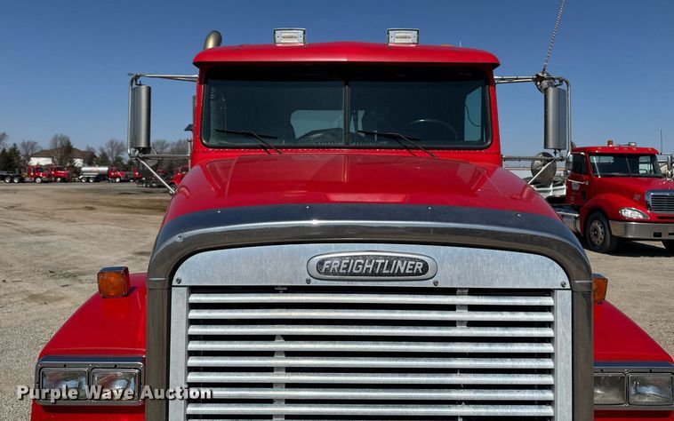 image for item EM3748 2002 Freightliner FLD112SD semi truck