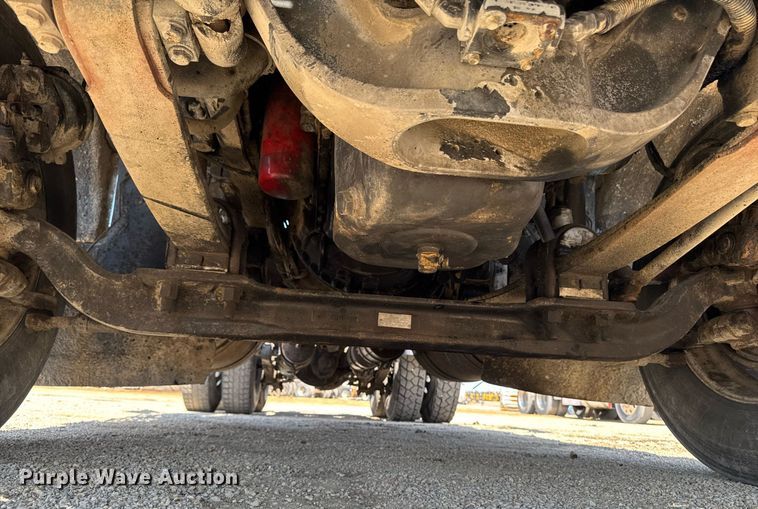 image for item EM3748 2002 Freightliner FLD112SD semi truck