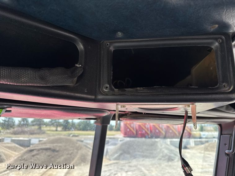 image for item EM3748 2002 Freightliner FLD112SD semi truck