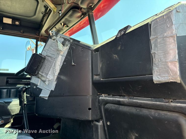 image for item EM3748 2002 Freightliner FLD112SD semi truck