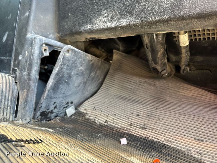 image for item EM3748 2002 Freightliner FLD112SD semi truck