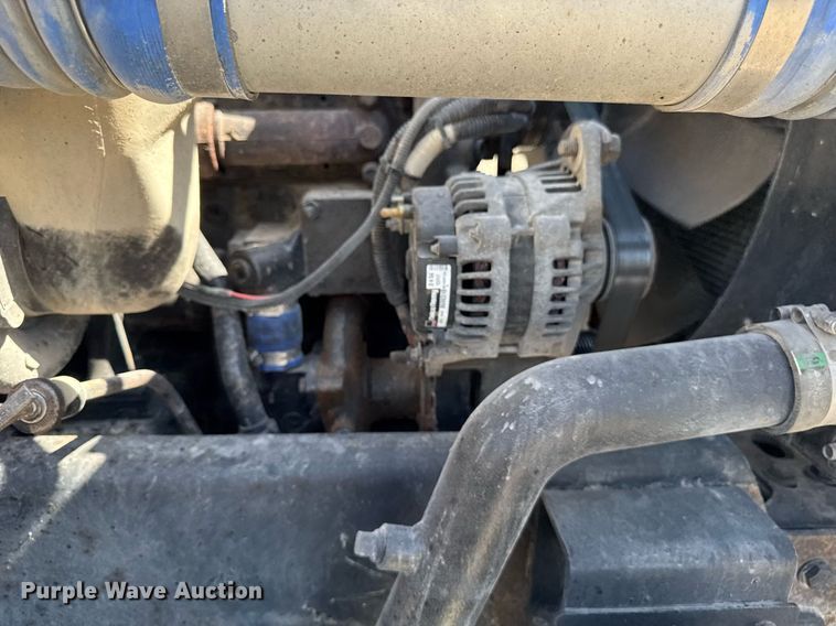 image for item EM3748 2002 Freightliner FLD112SD semi truck