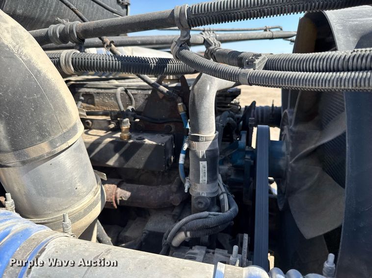 image for item EM3748 2002 Freightliner FLD112SD semi truck