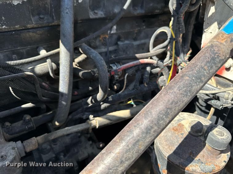 image for item EM3748 2002 Freightliner FLD112SD semi truck