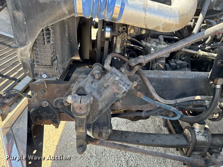 image for item EM3748 2002 Freightliner FLD112SD semi truck