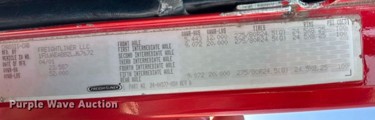 image for item EM3748 2002 Freightliner FLD112SD semi truck