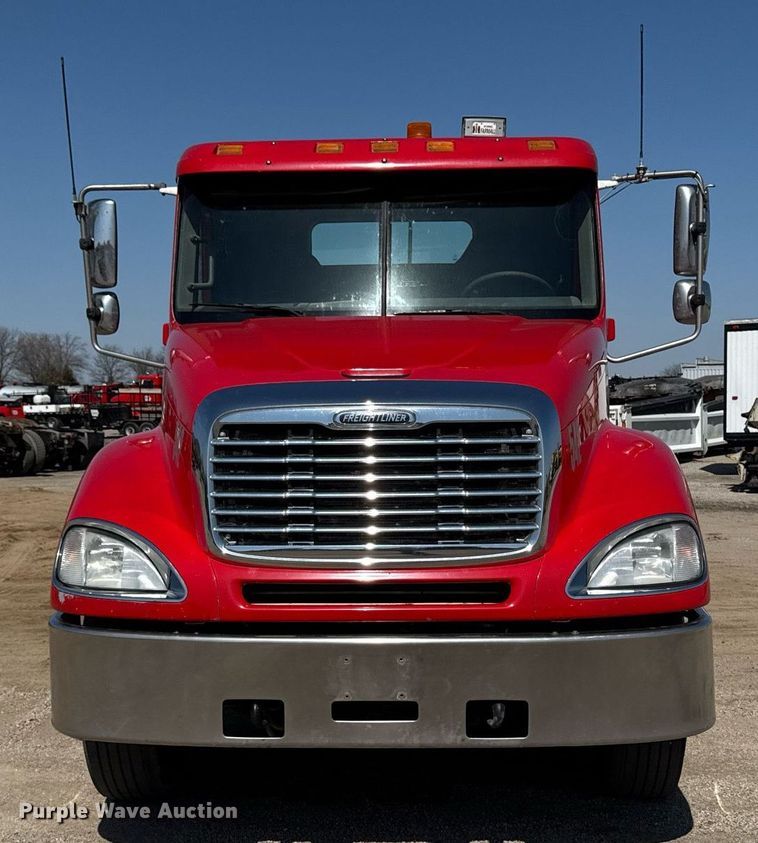 image for item EM3749 2003 Freightliner Columbia semi truck