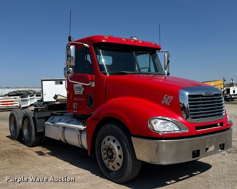 image for item EM3749 2003 Freightliner Columbia semi truck