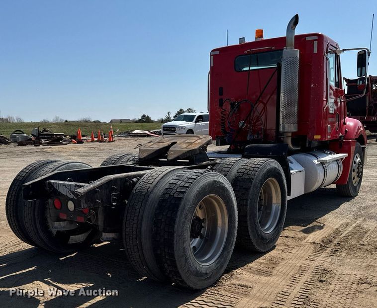 image for item EM3749 2003 Freightliner Columbia semi truck
