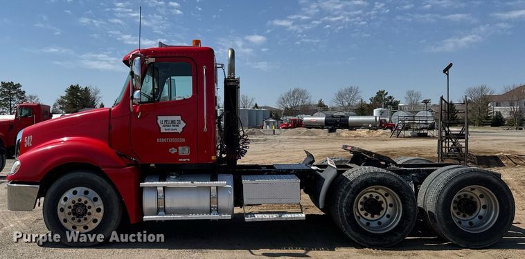 image for item EM3749 2003 Freightliner Columbia semi truck