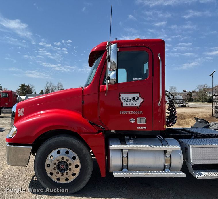 image for item EM3749 2003 Freightliner Columbia semi truck