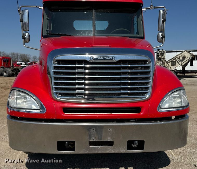 image for item EM3749 2003 Freightliner Columbia semi truck