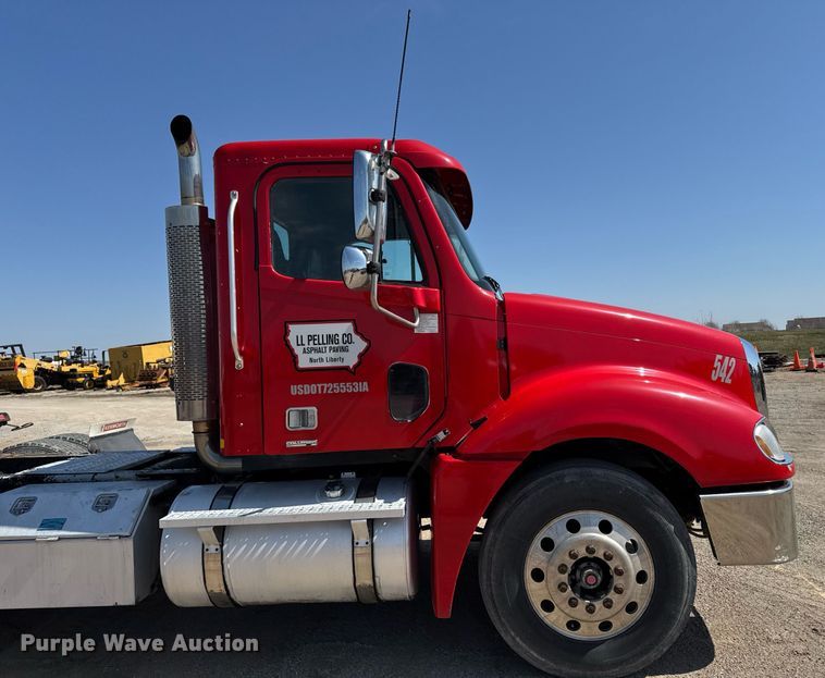 image for item EM3749 2003 Freightliner Columbia semi truck