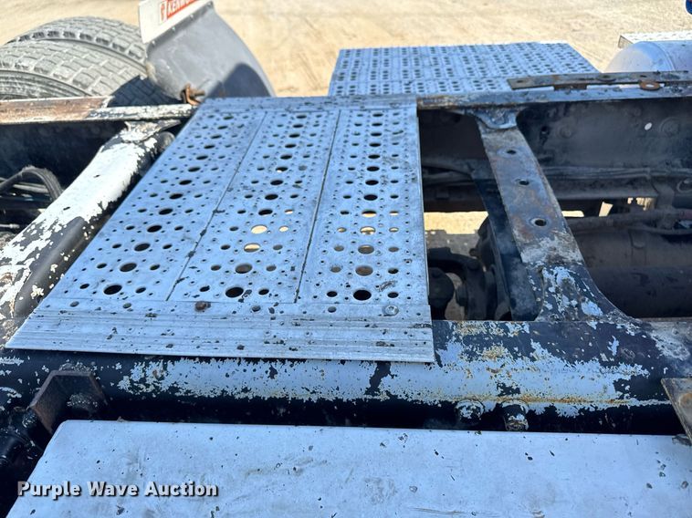 image for item EM3749 2003 Freightliner Columbia semi truck