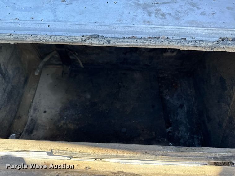 image for item EM3749 2003 Freightliner Columbia semi truck