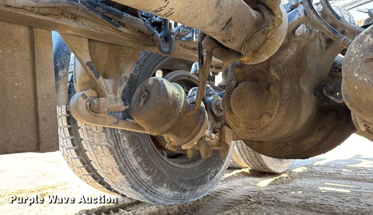 image for item EM3749 2003 Freightliner Columbia semi truck