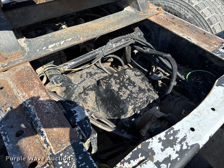 image for item EM3749 2003 Freightliner Columbia semi truck