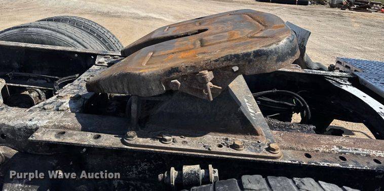 image for item EM3749 2003 Freightliner Columbia semi truck