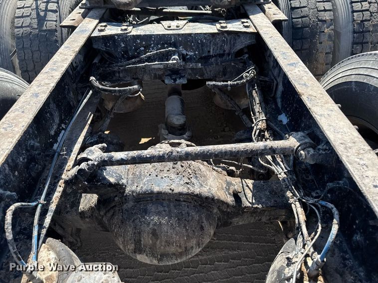 image for item EM3749 2003 Freightliner Columbia semi truck