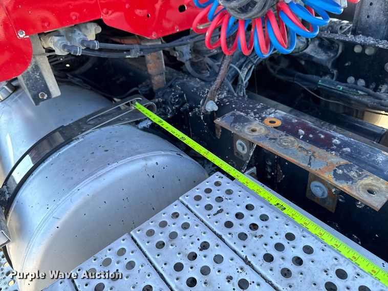 image for item EM3749 2003 Freightliner Columbia semi truck