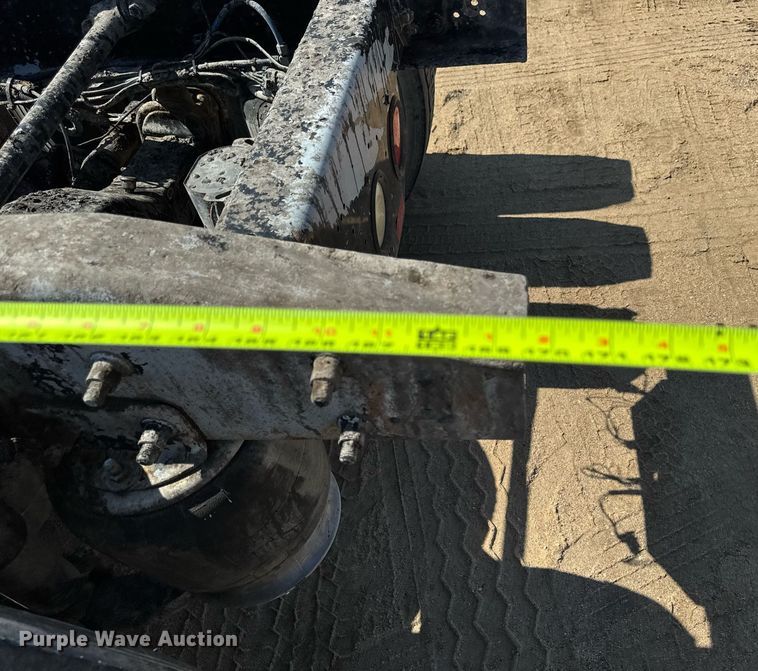 image for item EM3749 2003 Freightliner Columbia semi truck