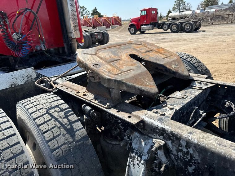 image for item EM3749 2003 Freightliner Columbia semi truck