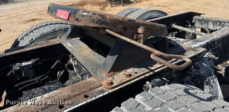 image for item EM3749 2003 Freightliner Columbia semi truck