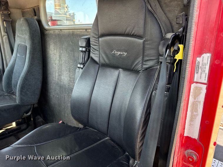 image for item EM3749 2003 Freightliner Columbia semi truck