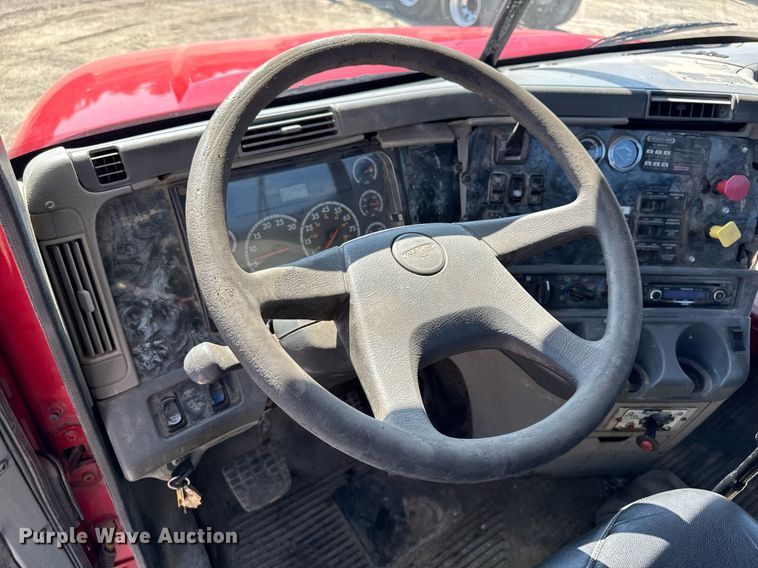 image for item EM3749 2003 Freightliner Columbia semi truck