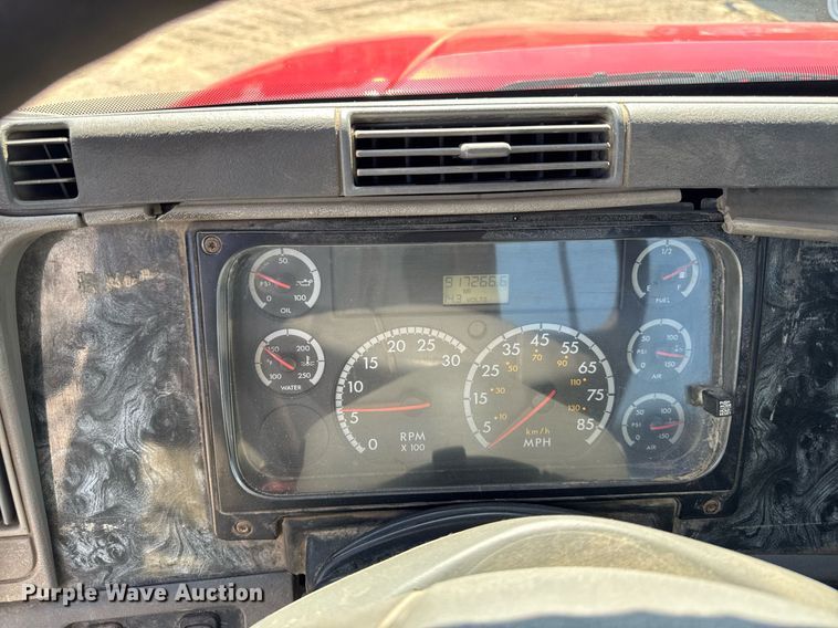 image for item EM3749 2003 Freightliner Columbia semi truck