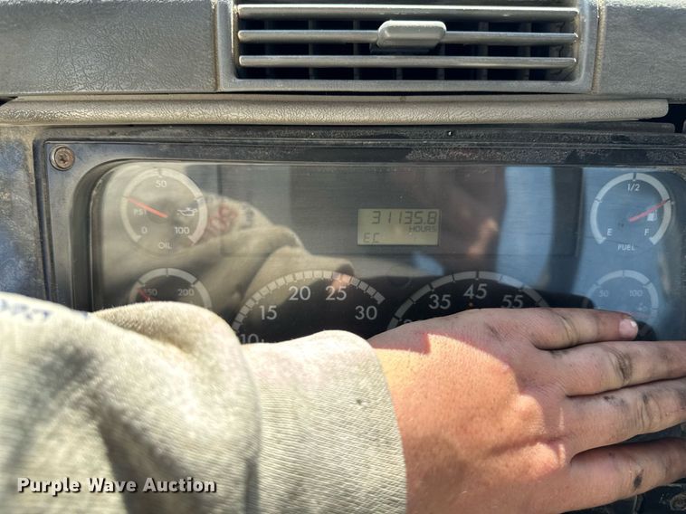 image for item EM3749 2003 Freightliner Columbia semi truck