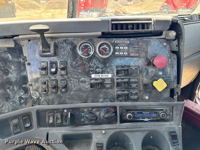 image for item EM3749 2003 Freightliner Columbia semi truck