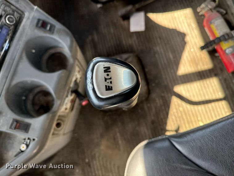 image for item EM3749 2003 Freightliner Columbia semi truck