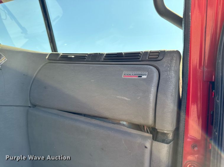 image for item EM3749 2003 Freightliner Columbia semi truck