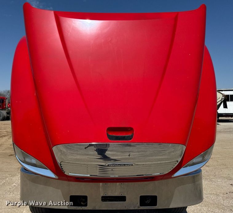 image for item EM3749 2003 Freightliner Columbia semi truck