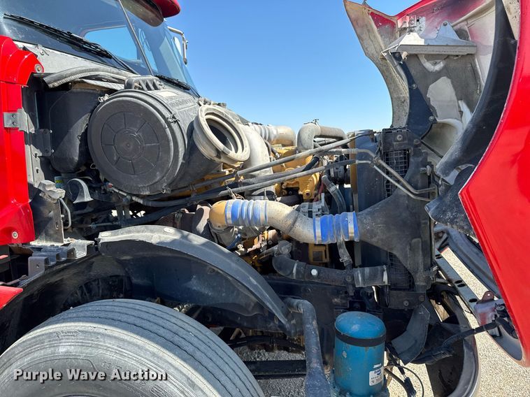 image for item EM3749 2003 Freightliner Columbia semi truck